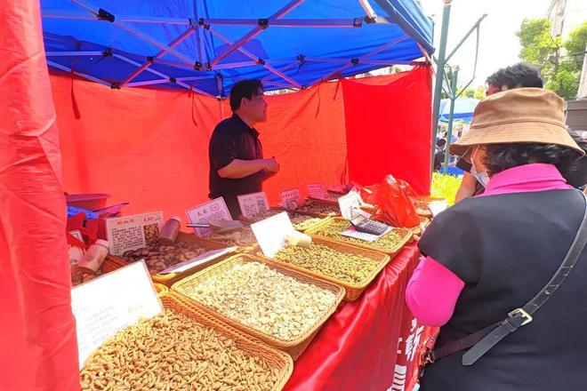 长宁这个社区市集让居民直呼“暖心又实惠”！